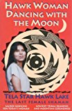 Portada de HAWK WOMAN DANCING WITH THE MOON: SACRED MEDICINE FOR TODAY'S WOMAN BY TELA STAR HAWK LAKE (1996-04-17)